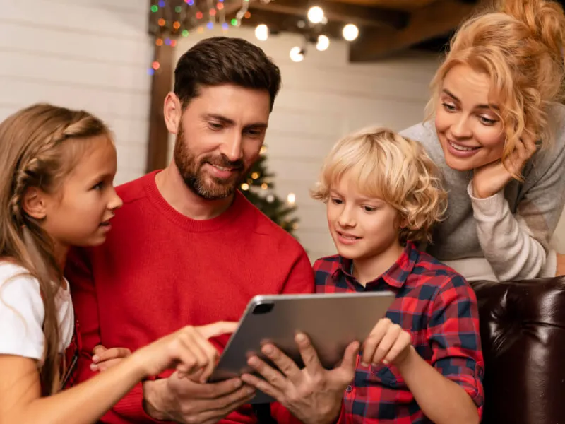 people-enjoying-festive-christmas-dinner-min-(c).jpg
