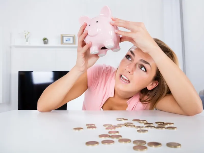 savings-rates-fall-1592424990A7Oq4