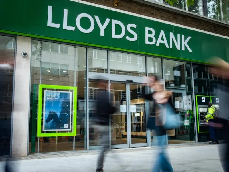 lloyds-bank-cuts-interest-rates-1595845590SRhDk