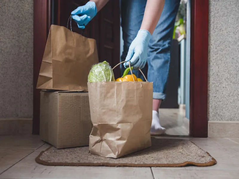 consumer-spending-down-72-in-march-but-ecommerce-boominng-1-1618361554qsqQv