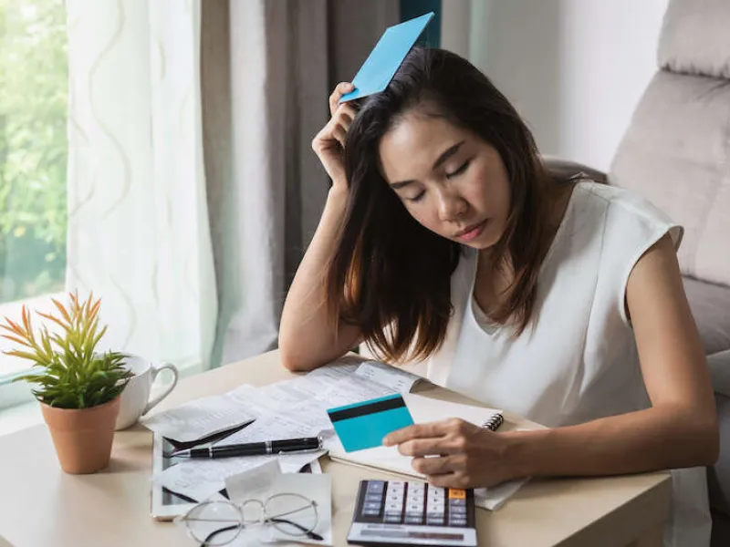 households-more-likely-to-pay-bills-with-credit-cards-than-ask-for-help-1-1623972478JxkTN
