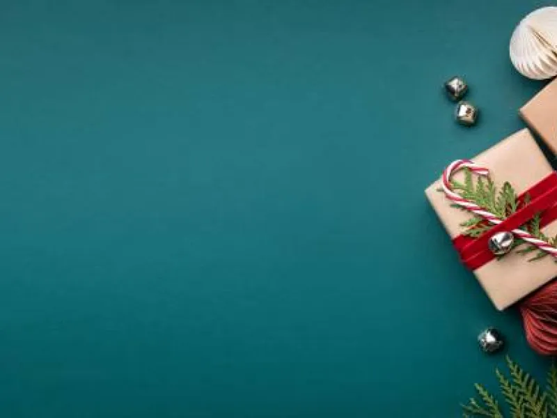 christmas-gifts-16400136476KTT2