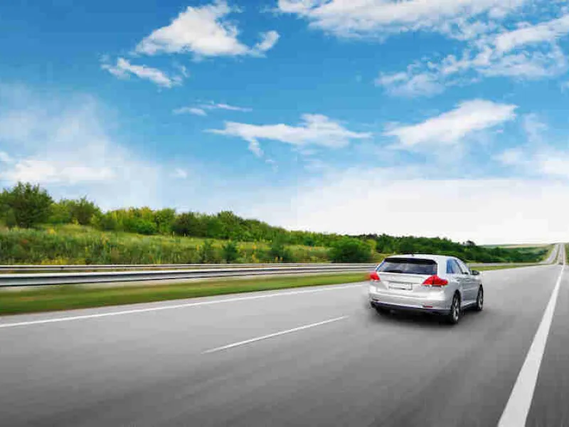 nearly-half-of-drivers-coasting-in-neutral-despite-risks-1-16419158373bfxk