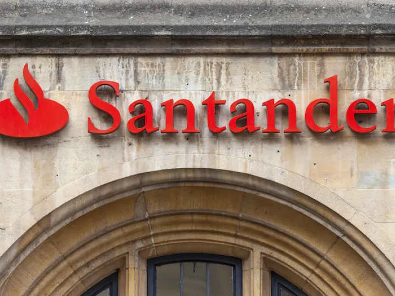 santander-mistakenly-gifted-75000-people-130m-on-christmas-day-1-1641410249kGAWC.jpg
