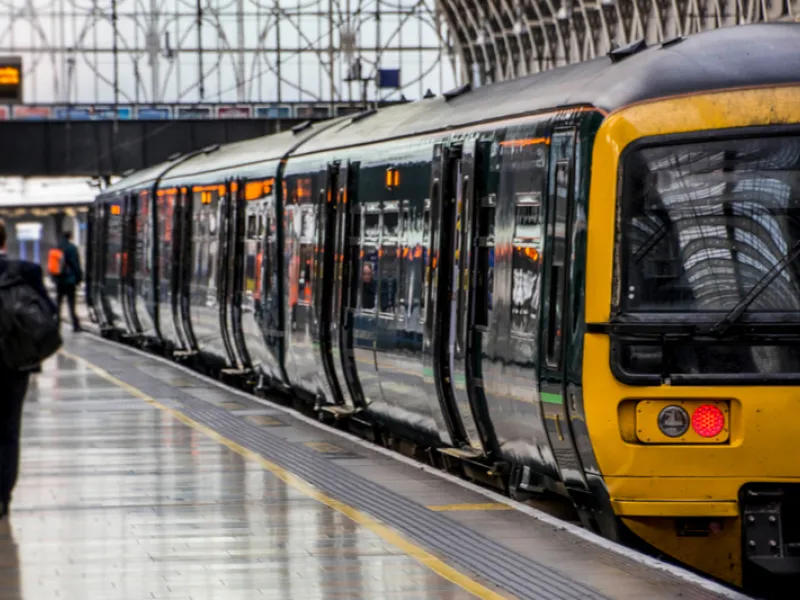 uk-train-1650461673Z8mkw