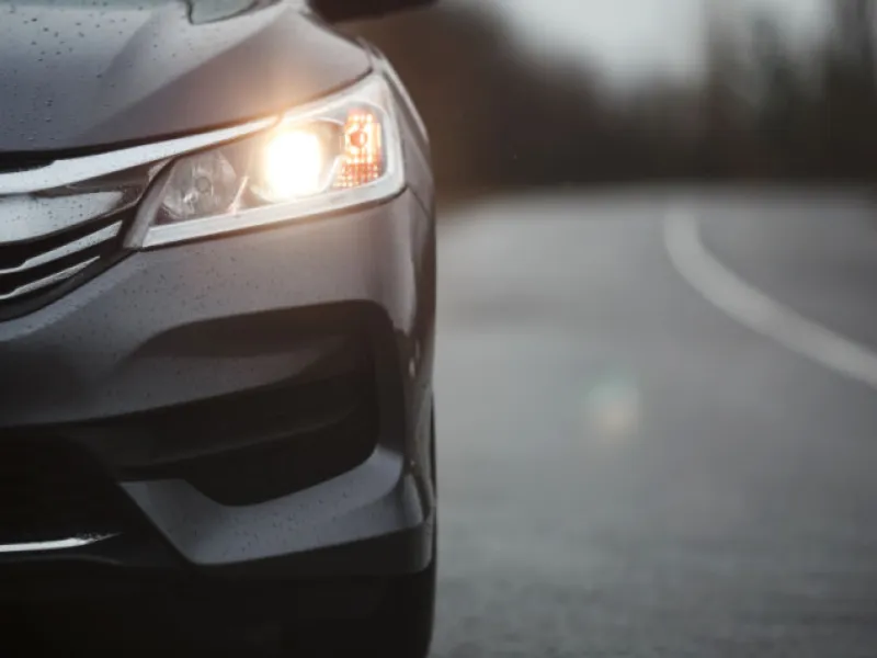 headlights-1656345191KCLIX.jpg