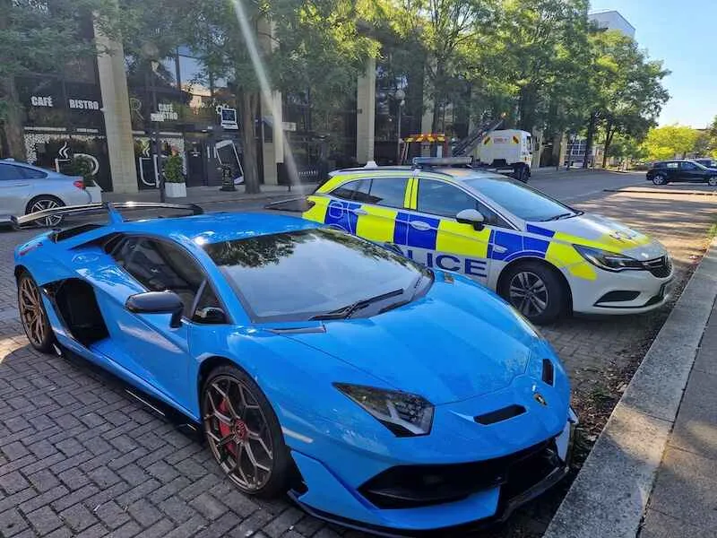 270k-lamborghini-but-no-insurance-police-seize-supercar-1-16577279976Cepc.jpg